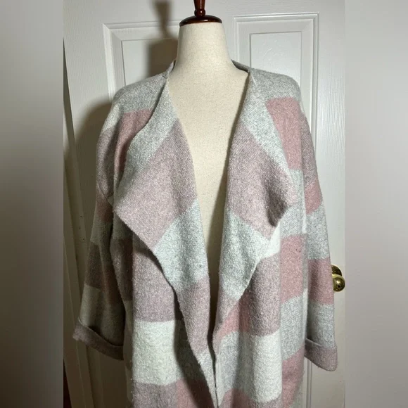 Lane Bryant Women’s Pink and Gray Plaid Cardigan - Picture 2 of 9